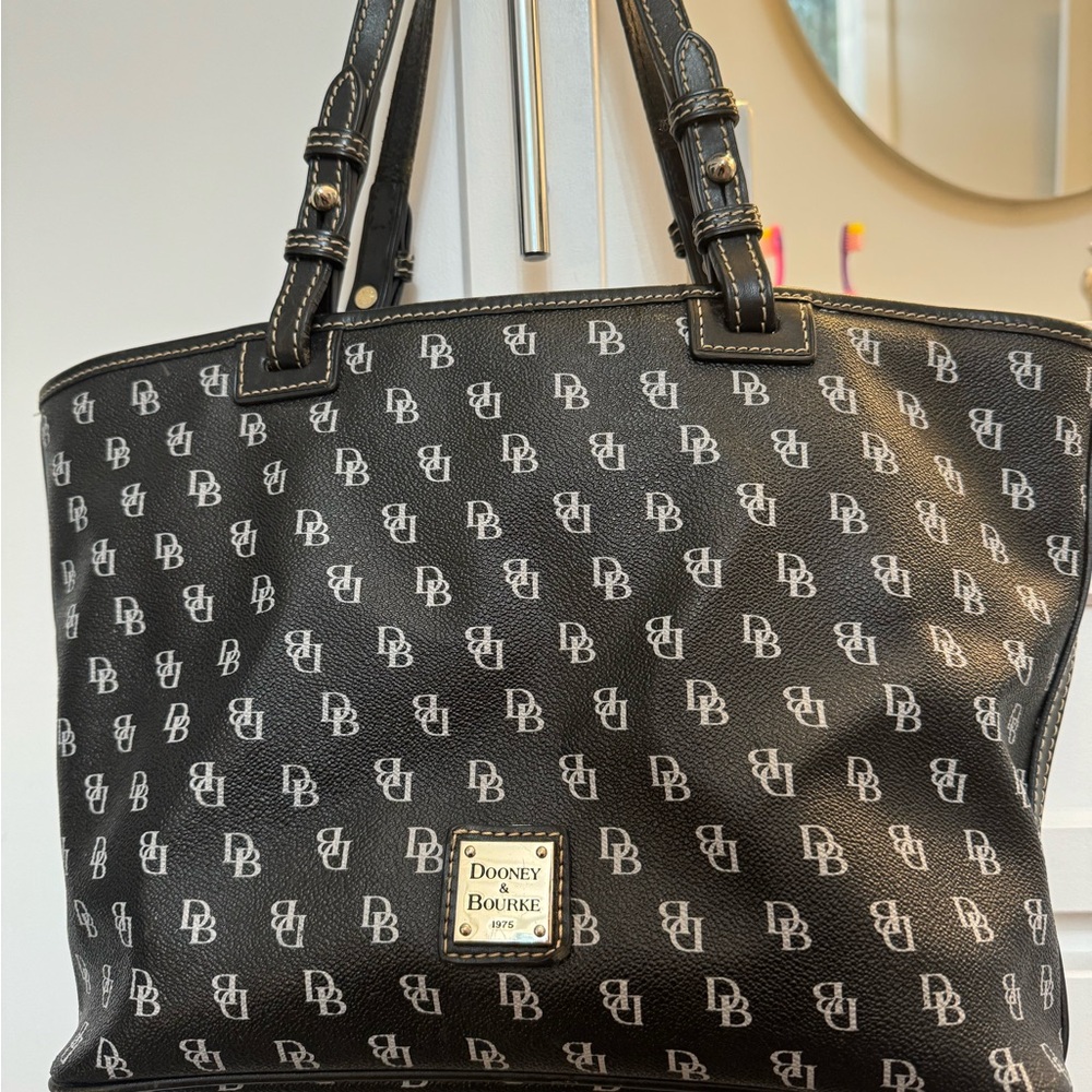 Dooney & Bourke Black Women's Bag EUC